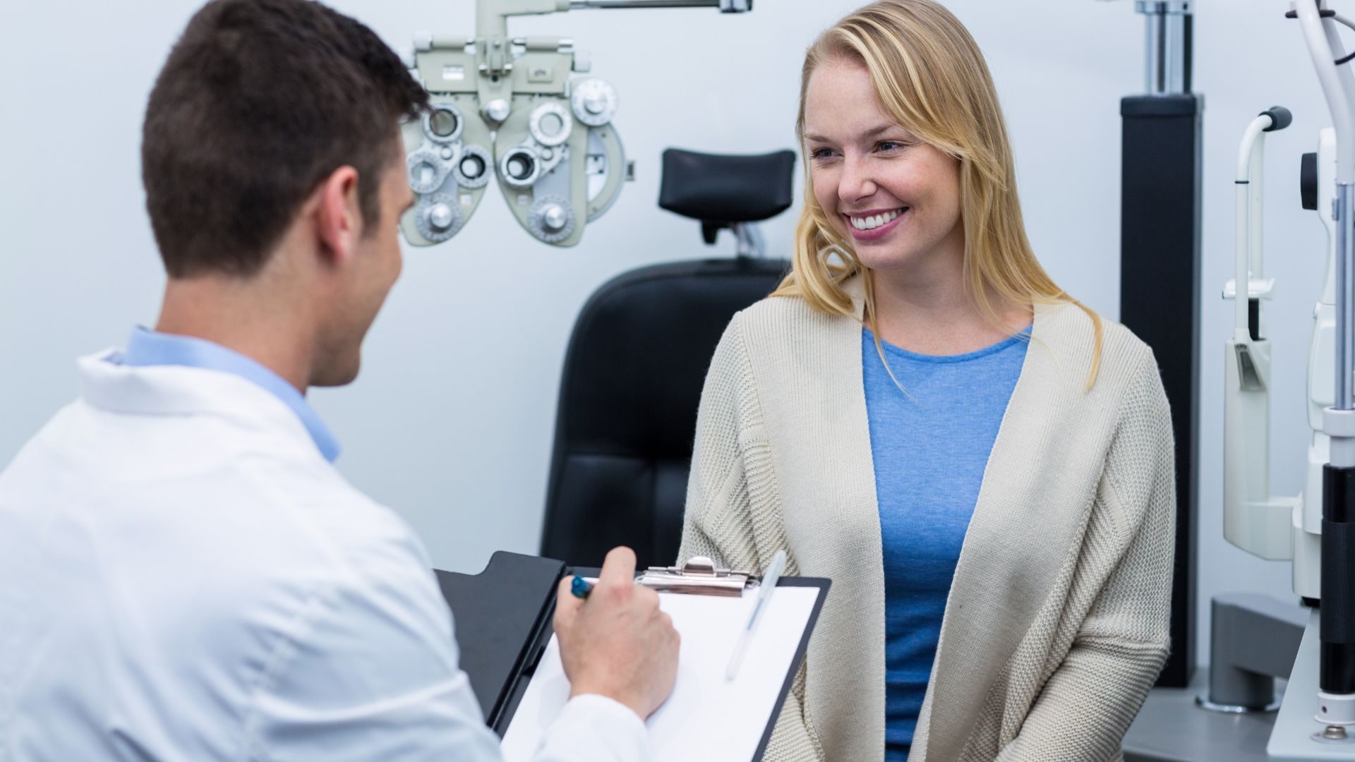 How Organized Optometry Information Helps Patients Feel More Prepared